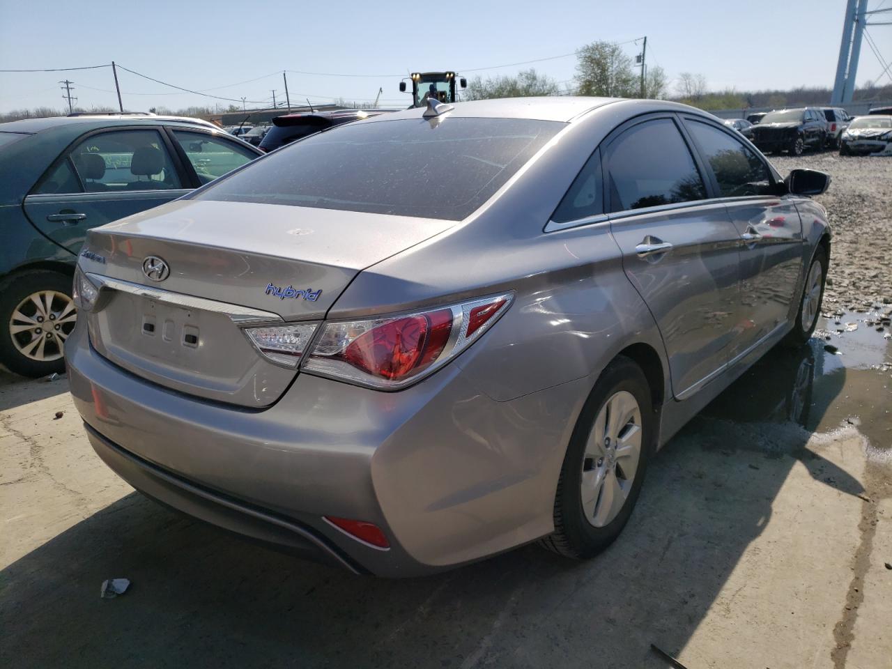 Photo 4 from auction – 2013 HYUNDAI SONATA HYB with VIN KMHEC4A49DA085566