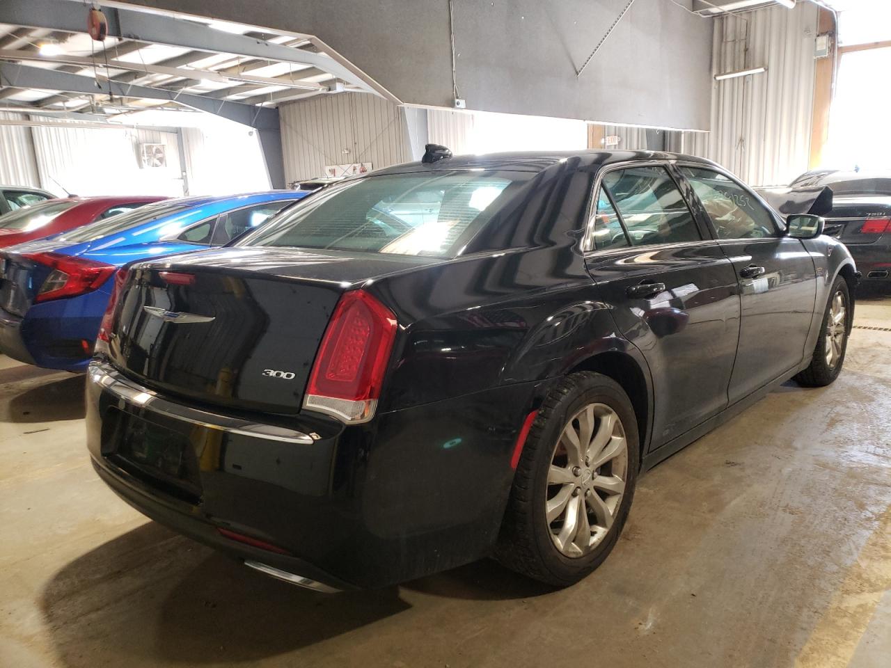 Photo 4 from auction – 2018 CHRYSLER 300 TOURIN with VIN 2C3CCARG1JH231582
