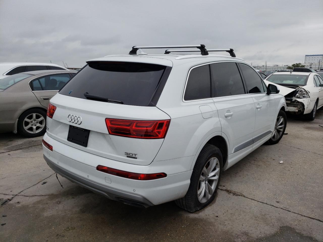 Photo 4 from auction – 2018 AUDI Q7 PREMIUM with VIN WA1LAAF74JD021202