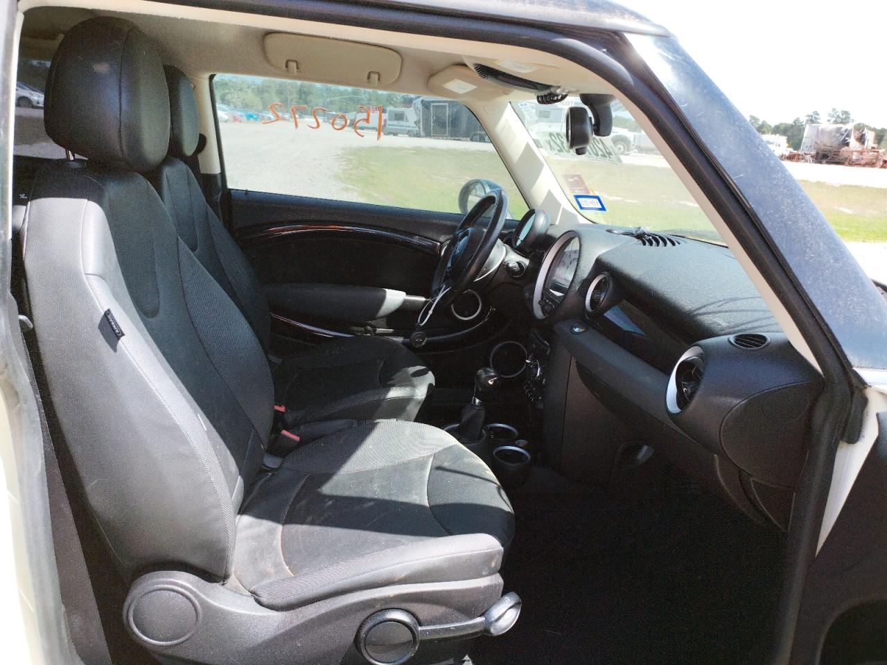 Photo 5 from auction – 2011 MINI COOPER with VIN WMWSU3C55BTX96278
