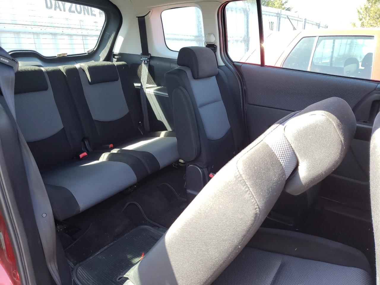 Photo 18 from auction – 2006 MAZDA 5 with VIN JM1CR193360108840