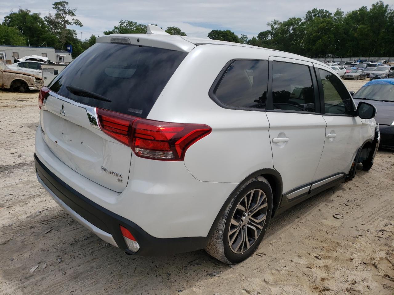 Photo 4 from auction – 2018 MITSUBISHI OUTLANDER with VIN JA4AZ3A3XJZ000907