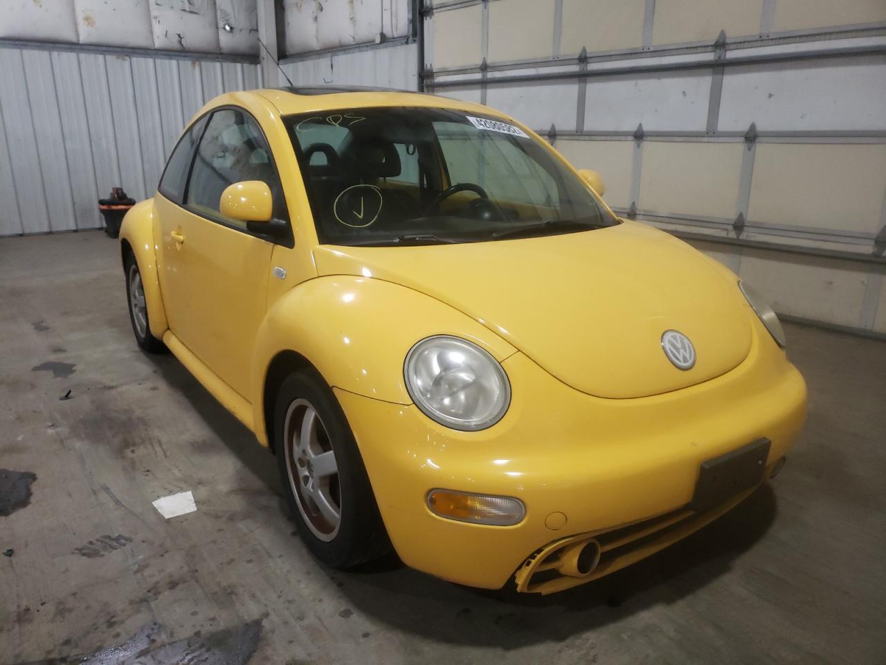 VOLKSWAGEN BEETLE 2000 with VIN 3VWCD21C5YM487210 - Photo from auction