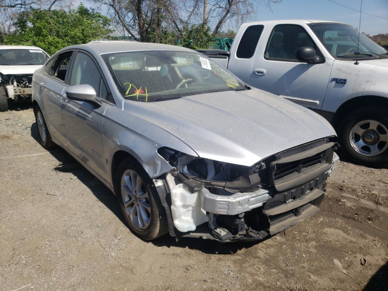 FORD FUSION SE 2019 with VIN 3FA6P0LU5KR220182 - Photo from auction