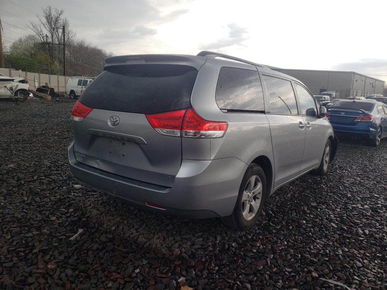 Photo 4 from auction – 2011 TOYOTA SIENNA LE with VIN 5TDKK3DCXBS093523