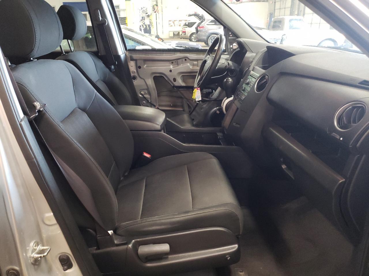 Photo 5 from auction – 2011 HONDA PILOT with VIN 5FNYF4H49BB075199