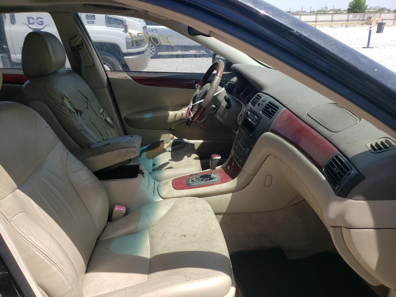 Photo 5 from auction – 2004 LEXUS ES 330 with VIN JTHBA30GX45050996
