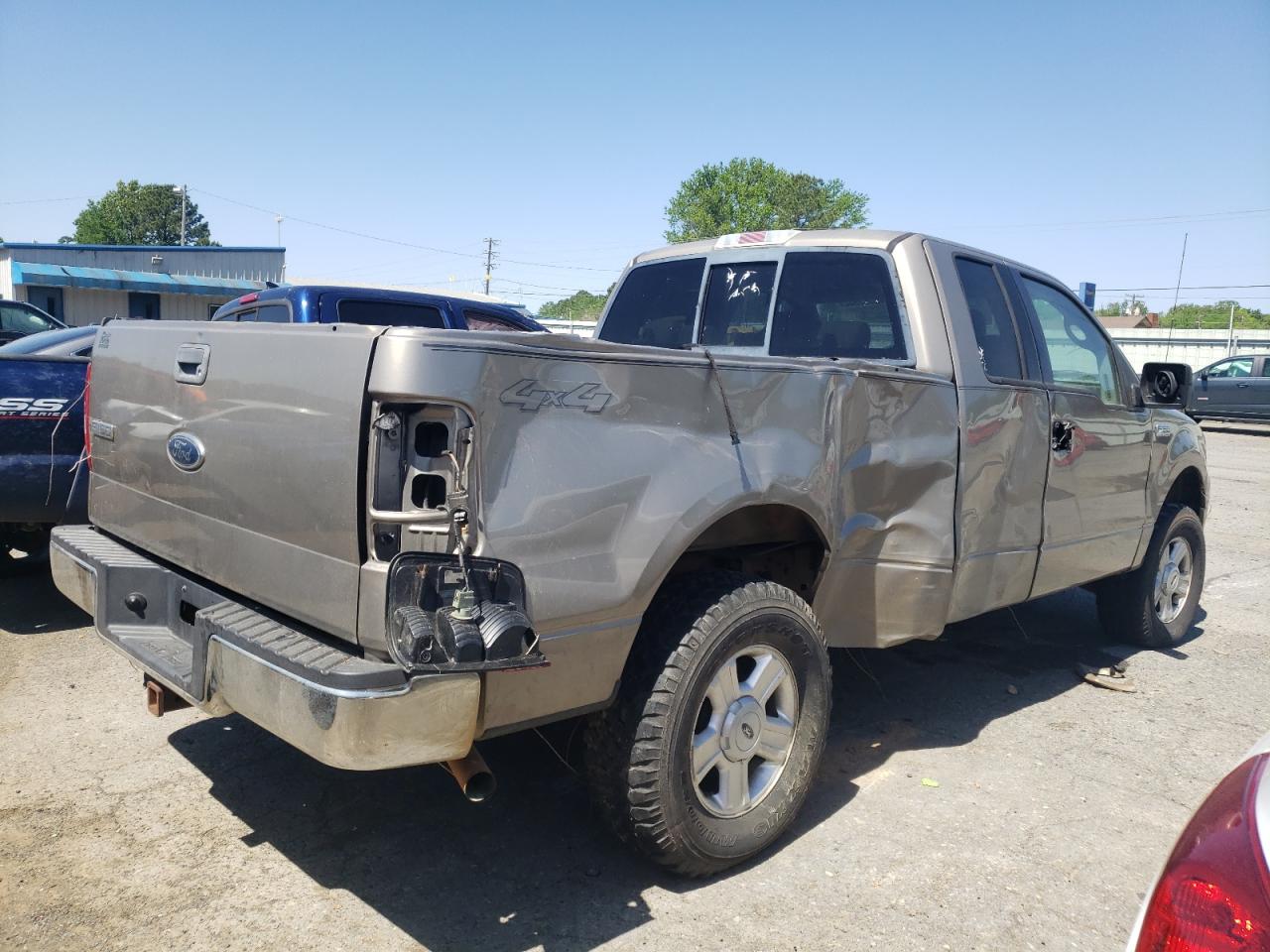 Photo 4 from auction – 2004 FORD F150 with VIN 1FTPX14584NA82316