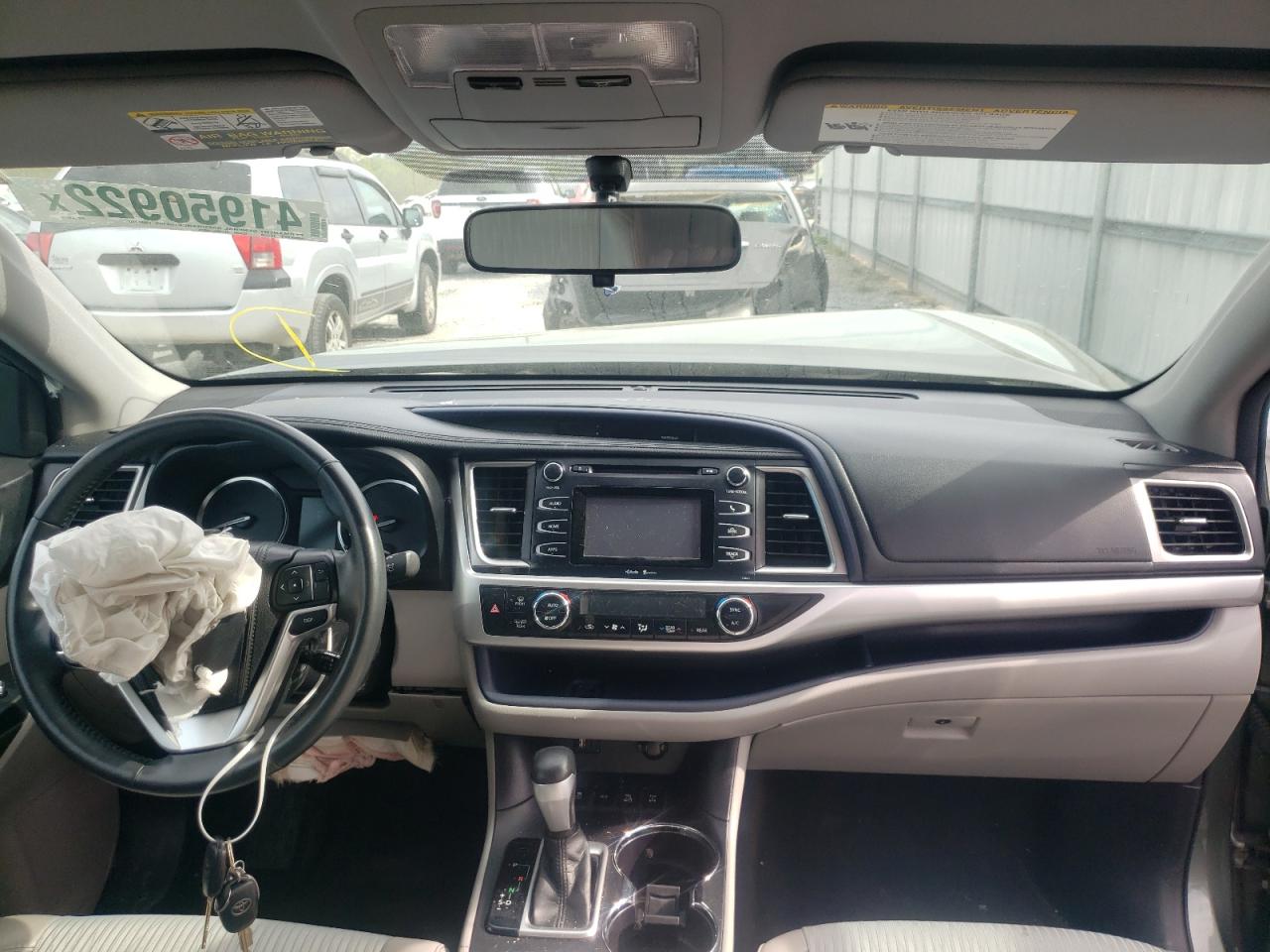 Photo 9 from auction – 2014 TOYOTA HIGHLANDER with VIN 5TDBKRFH4ES019756
