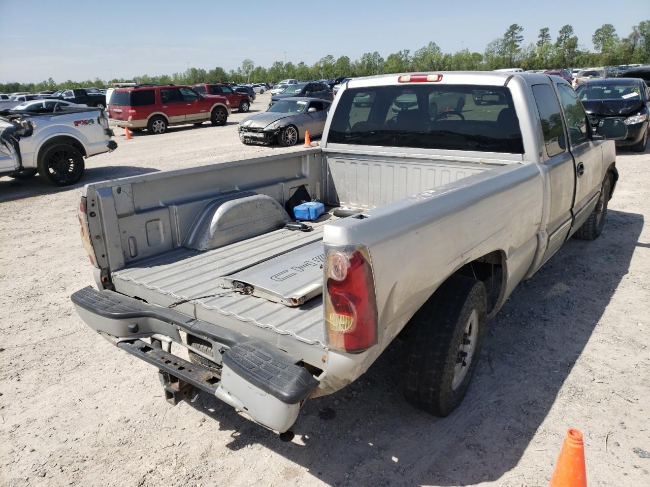 Photo 9 from auction – 2004 CHEVROLET SILVERADO with VIN 2GCEC19V041214336