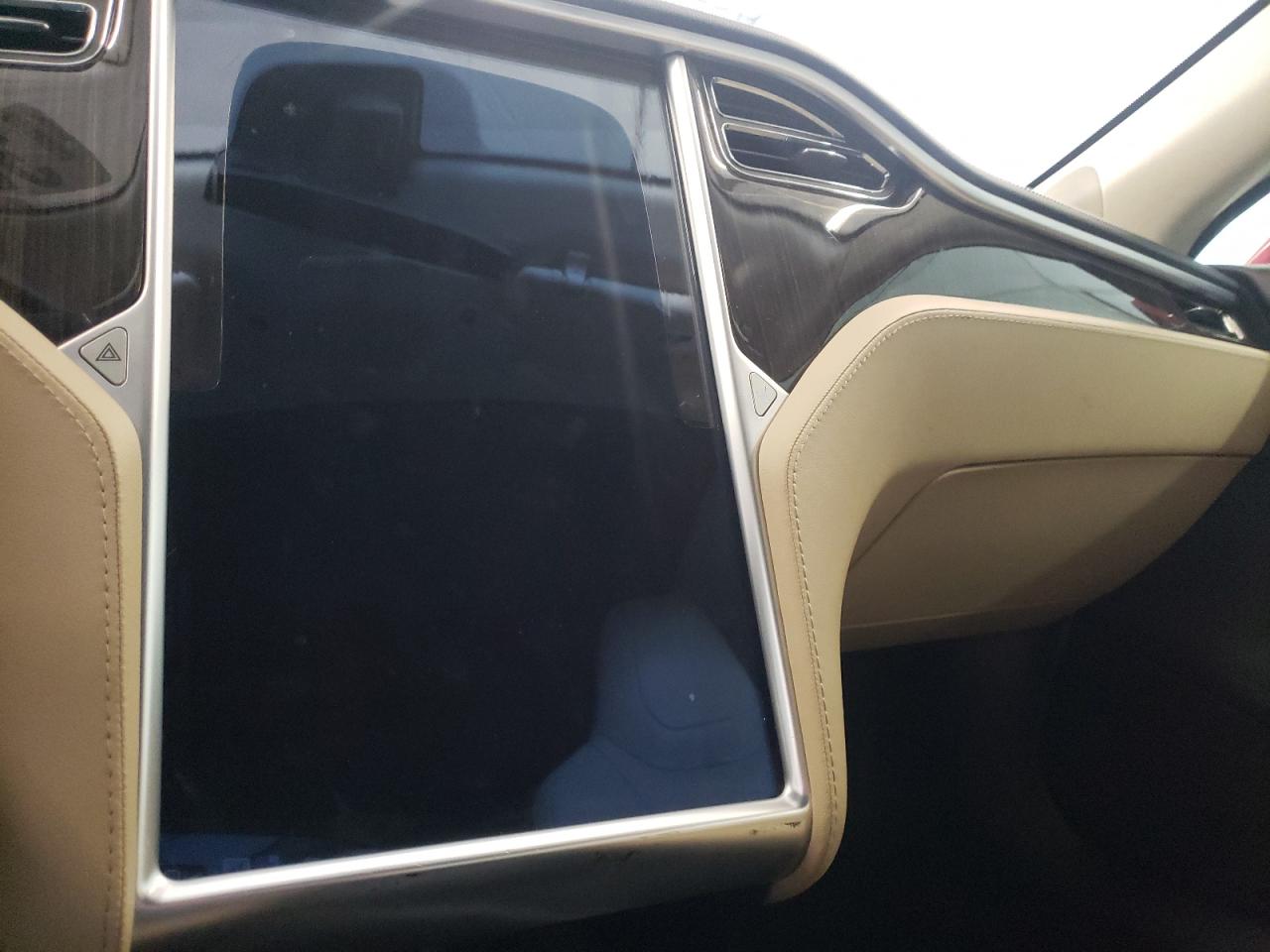 Photo 8 from auction – 2013 TESLA MODEL S with VIN 5YJSA1DN1DFP07763