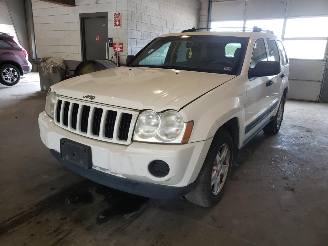 Photo 2 from auction – 2005 JEEP GRAND CHER with VIN 1J4GR48K55C536153