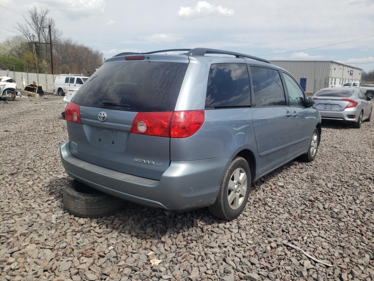 Photo 4 from auction – 2010 TOYOTA SIENNA CE with VIN 5TDKK4CC0AS314391