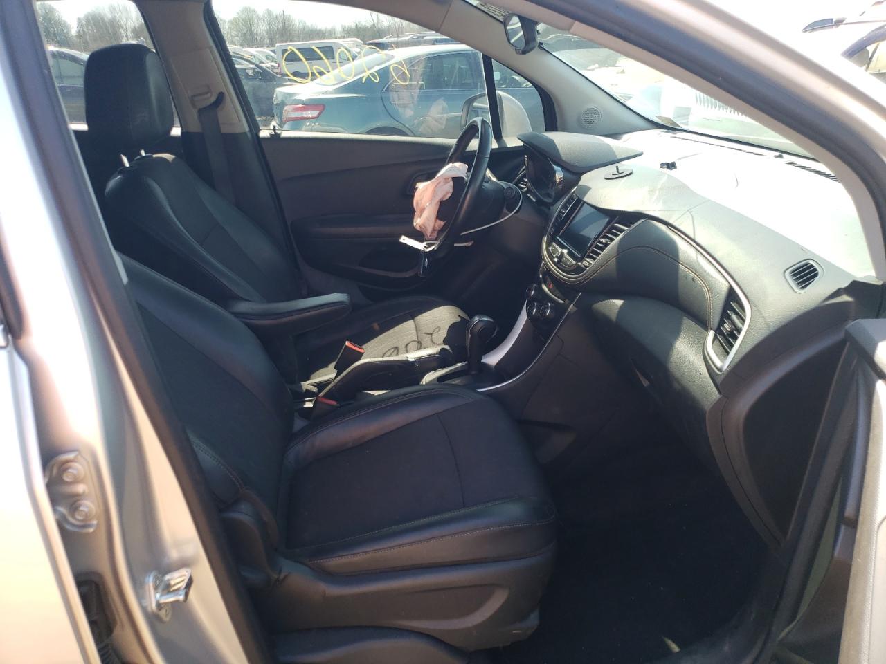 Photo 5 from auction – 2020 CHEVROLET TRAX 1LT with VIN KL7CJLSB7LB019242