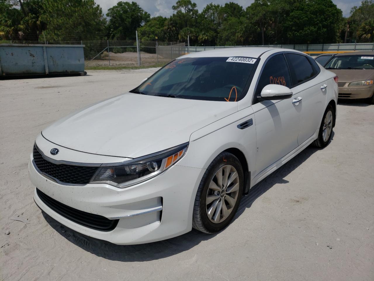 Photo 2 from auction – 2018 KIA OPTIMA LX with VIN 5XXGT4L36JG252192