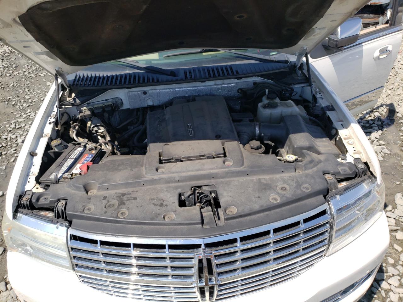 Photo 7 from auction – 2010 LINCOLN NAVIGATOR with VIN 5LMJJ2J52AEJ08916