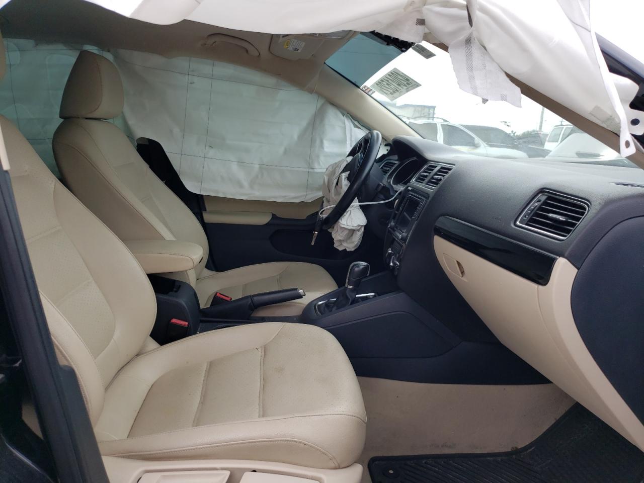 Photo 5 from auction – 2016 VOLKSWAGEN JETTA SEL with VIN 3VWL07AJ9GM342872