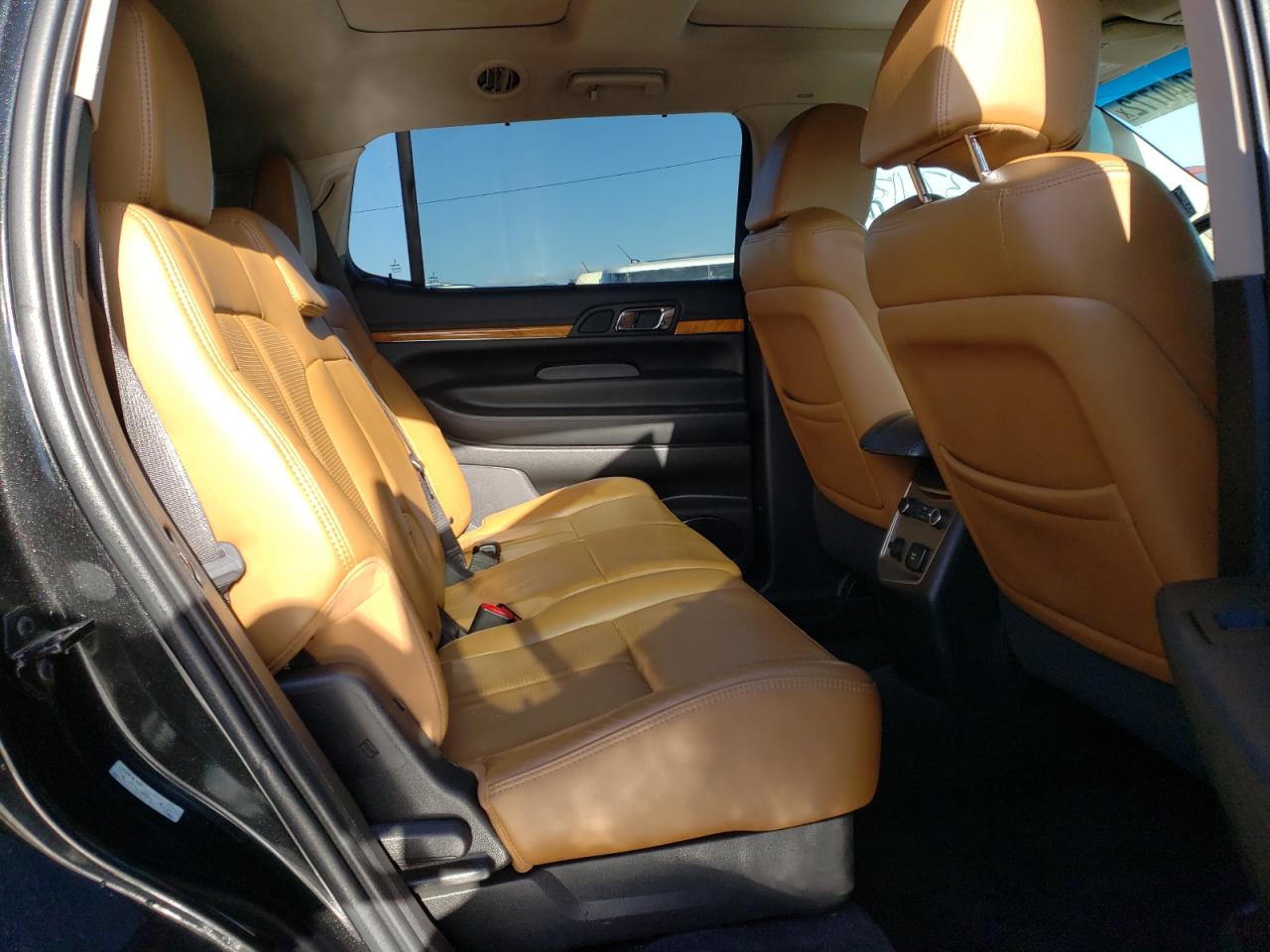 Photo 6 from auction – 2010 LINCOLN MKT with VIN 2LMHJ5FRXABJ50247