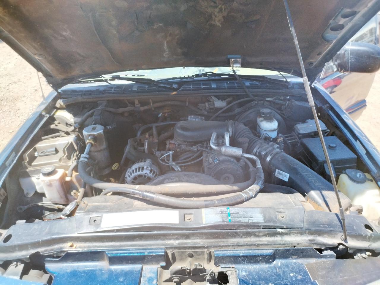 Photo 7 from auction – 2002 CHEVROLET BLAZER with VIN 1GNCS13W62K132353