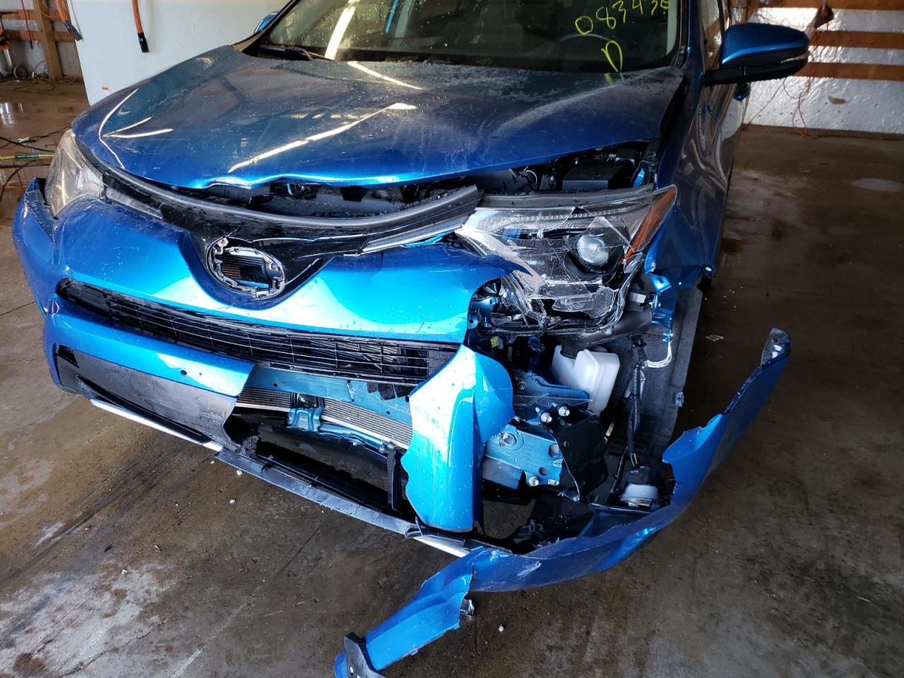Photo 9 from auction – 2016 TOYOTA RAV4 XLE with VIN JTMWFREV6GJ083438