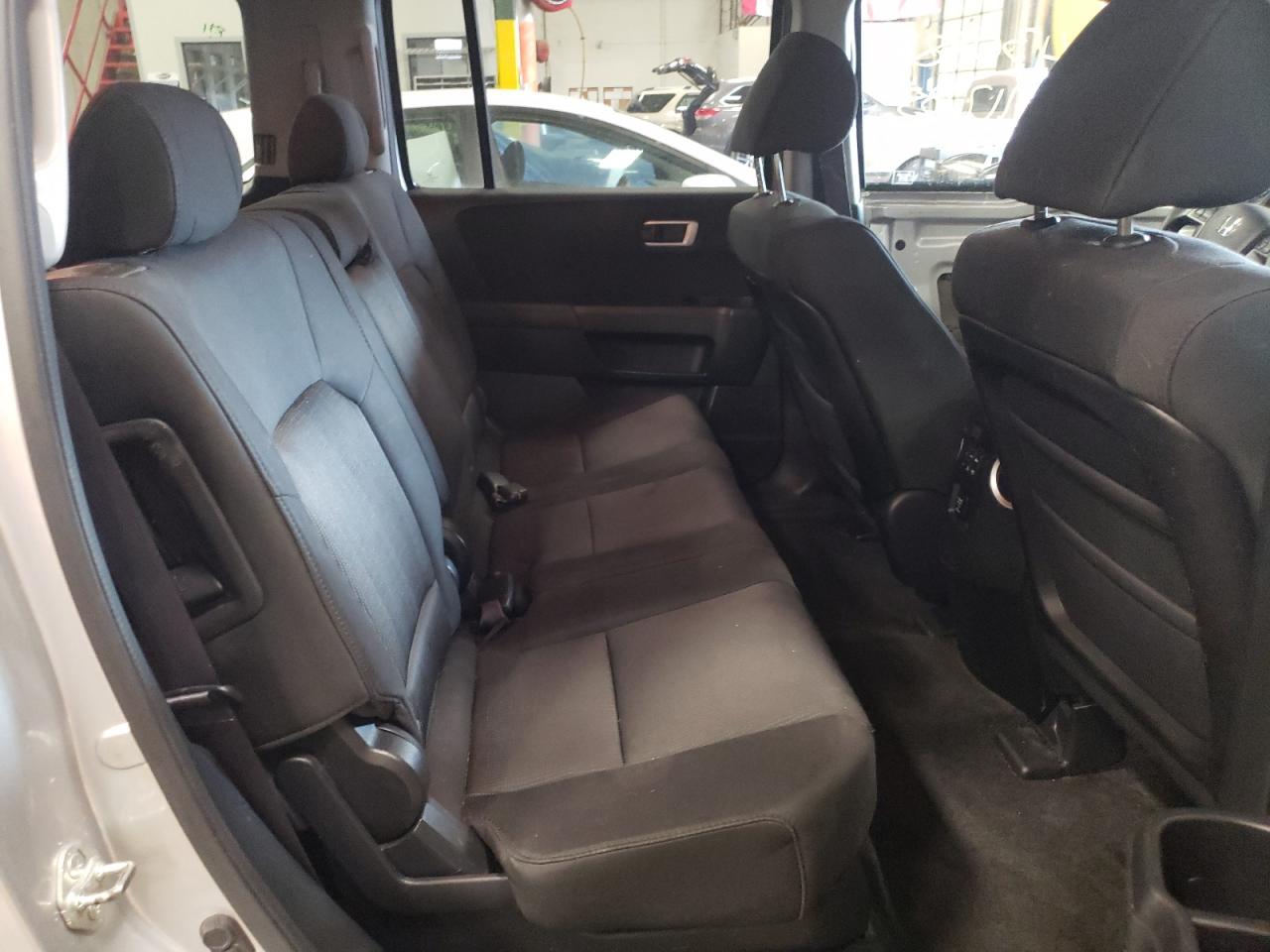 Photo 6 from auction – 2011 HONDA PILOT with VIN 5FNYF4H49BB075199
