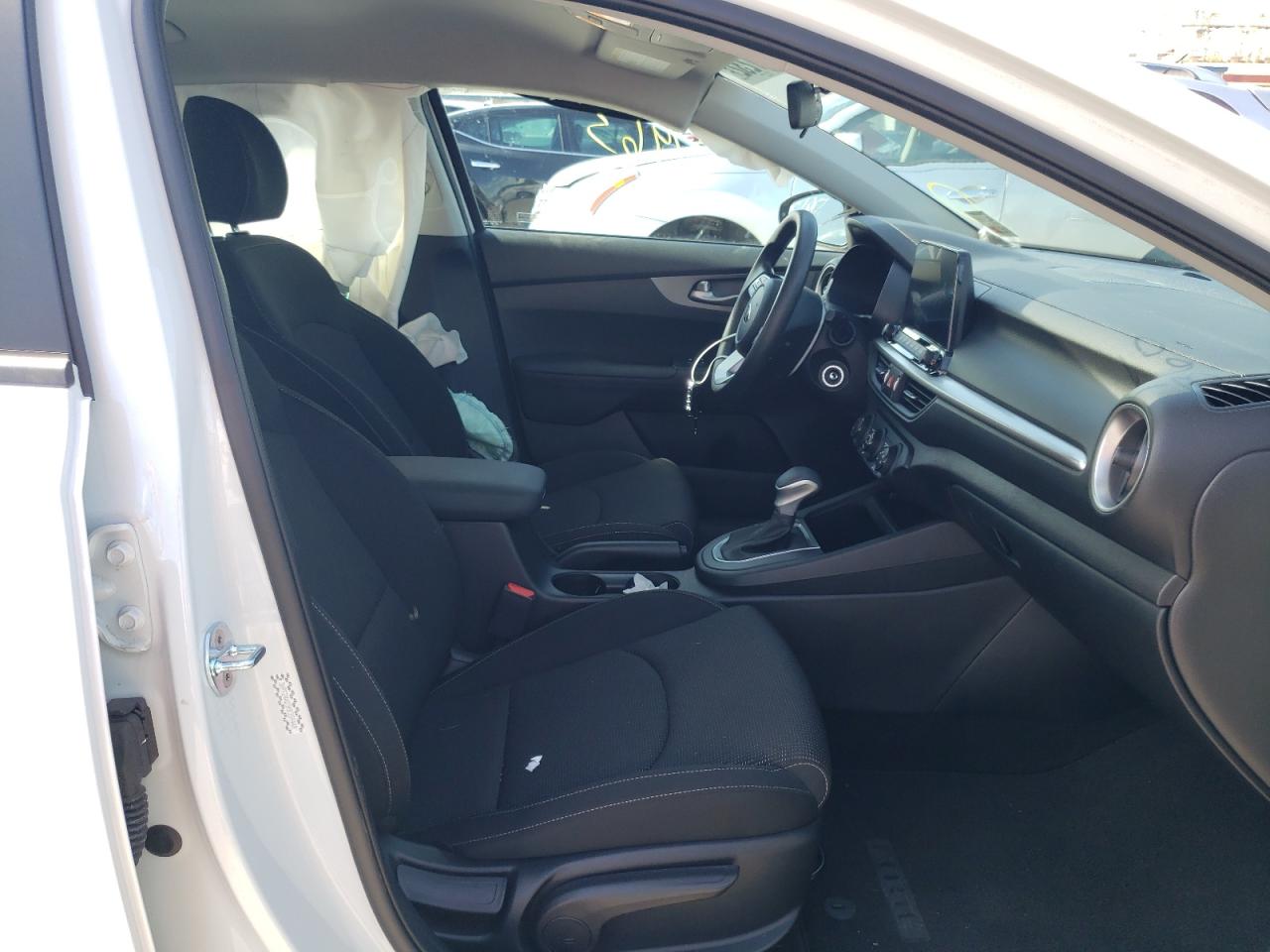 Photo 5 from auction – 2021 KIA FORTE FE with VIN 3KPF24AD3ME359448