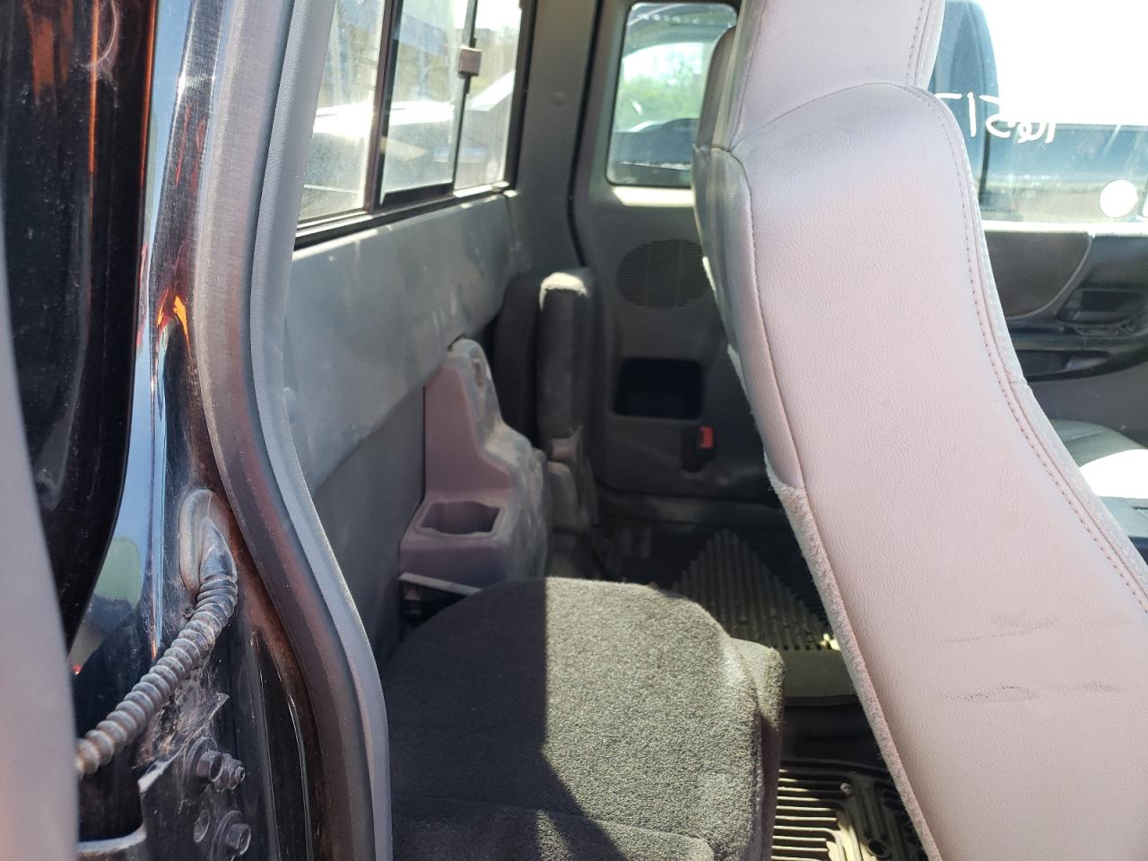 Photo 6 from auction – 2007 FORD RANGER SUP with VIN 1FTZR45E37PA50210