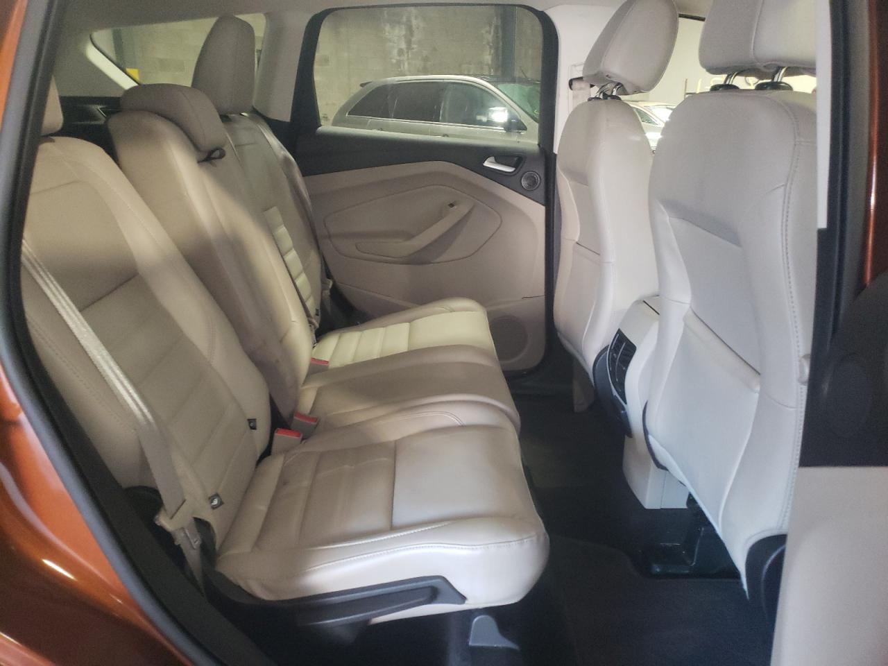 Photo 6 from auction – 2017 FORD ESCAPE SE with VIN 1FMCU9GD4HUD33378