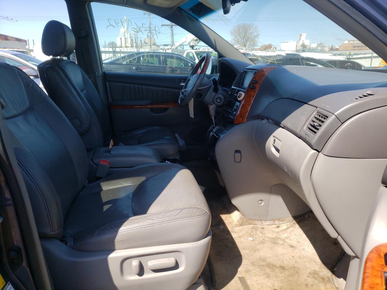 Photo 5 from auction – 2006 TOYOTA SIENNA XLE with VIN 5TDBA22C66S071637