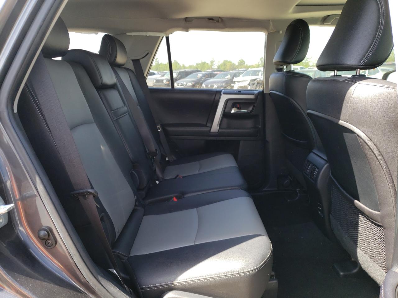 Photo 6 from auction – 2018 TOYOTA 4RUNNER SR with VIN JTEBU5JR0J5527527