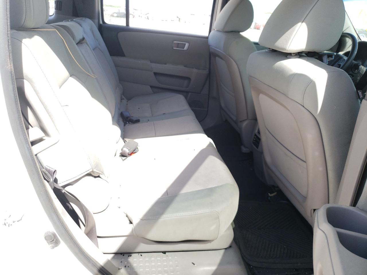 Photo 6 from auction – 2015 HONDA PILOT SE with VIN 5FNYF4H31FB008027