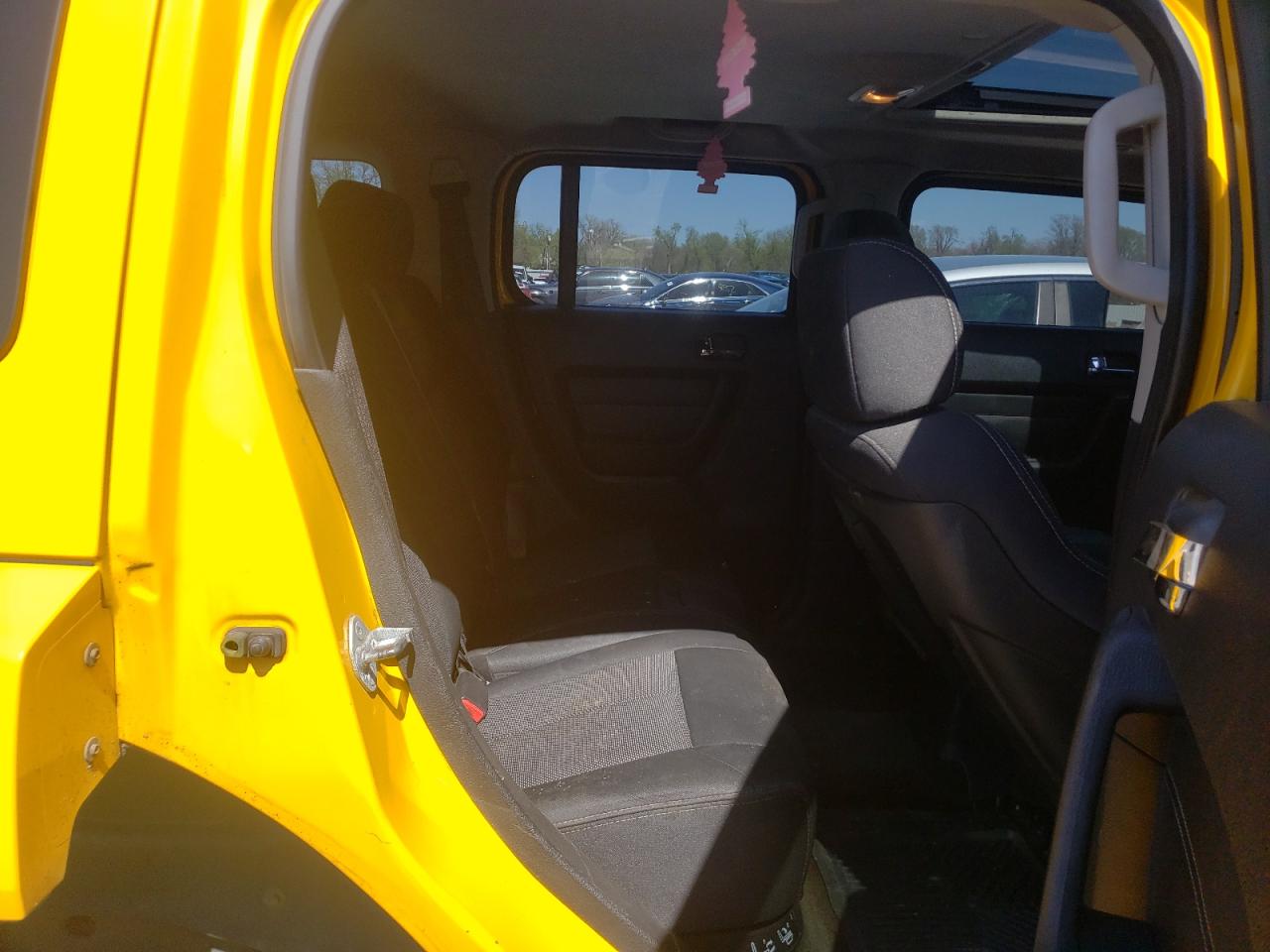 Photo 6 from auction – 2006 HUMMER H3 with VIN 5GTDN136X68321636