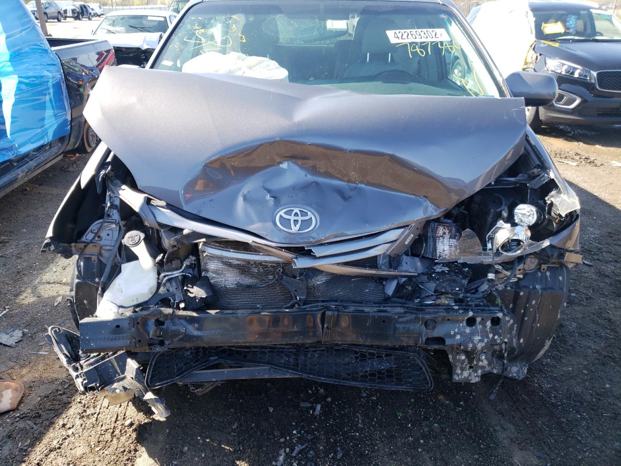 Photo 9 from auction – 2017 TOYOTA SIENNA XLE with VIN 5TDYZ3DC2HS787380