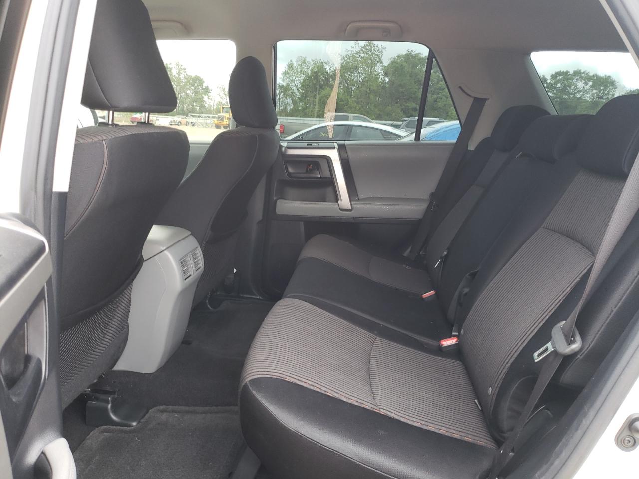 Photo 6 from auction – 2010 TOYOTA 4RUNNER SR with VIN JTEZU5JR1A5001342