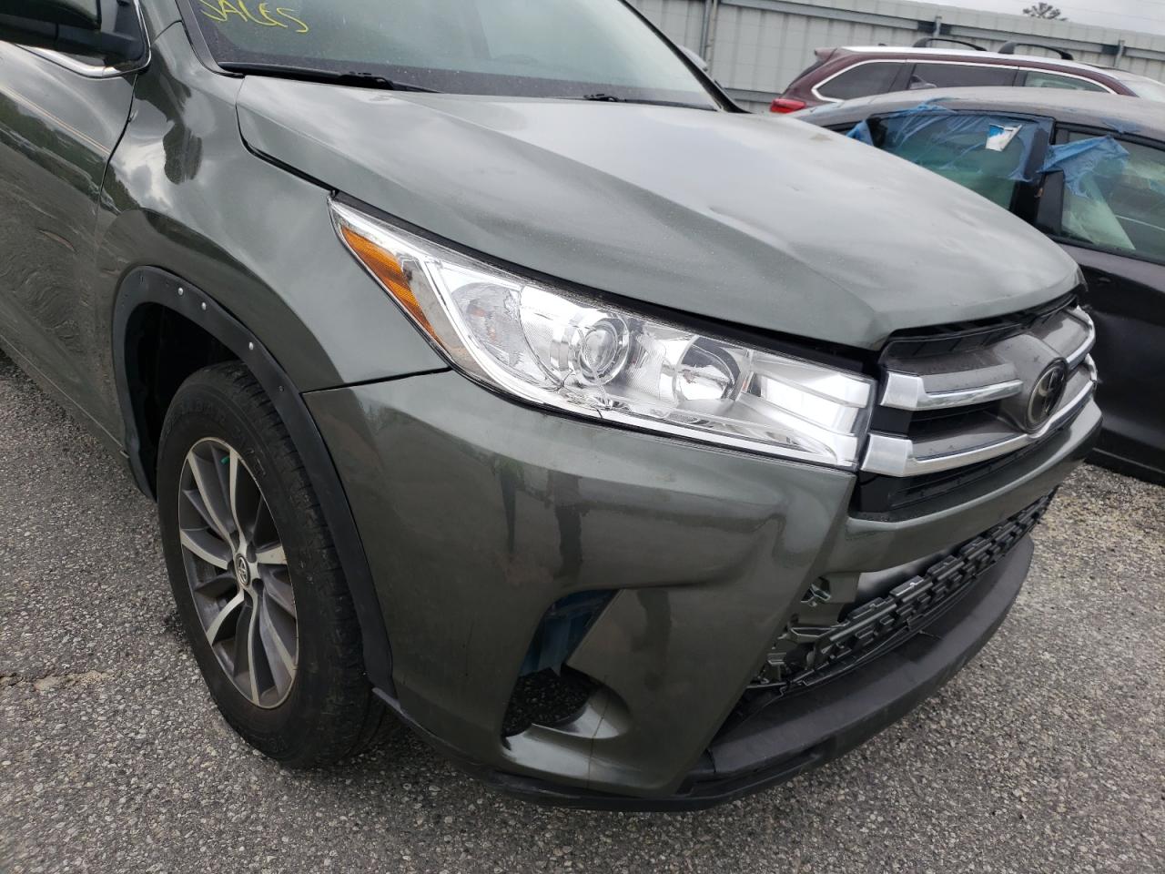 Photo 9 from auction – 2017 TOYOTA HIGHLANDER with VIN 5TDKZRFH9HS207544