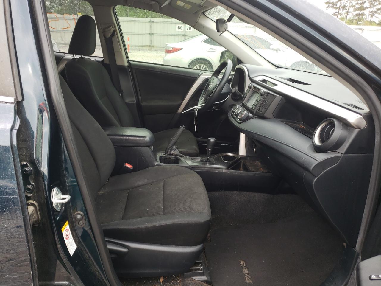 Photo 5 from auction – 2018 TOYOTA RAV4 LE with VIN JTMZFREVXJJ190822