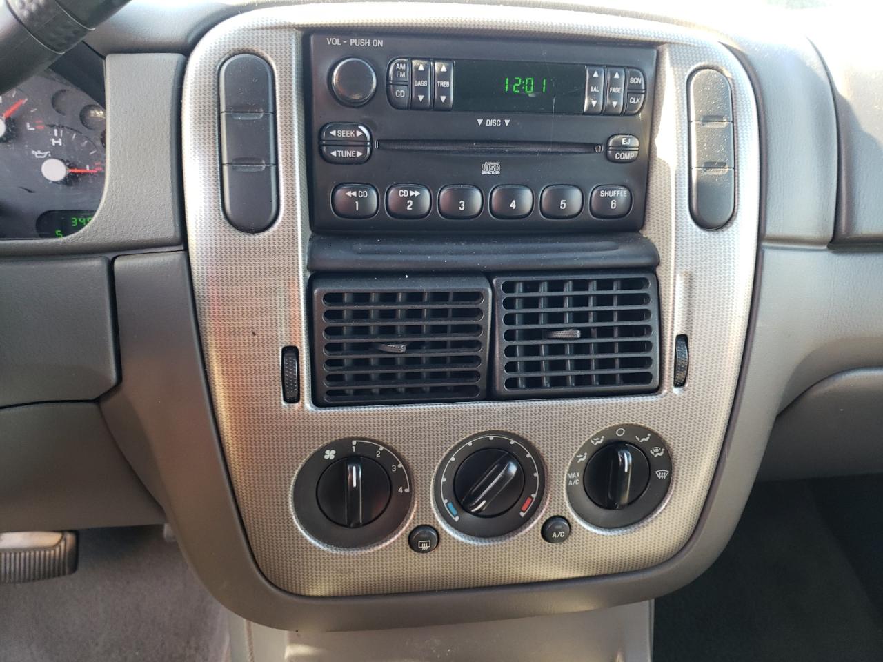 Photo 9 from auction – 2004 FORD EXPLORER X with VIN 1FMZU63E44ZB44721