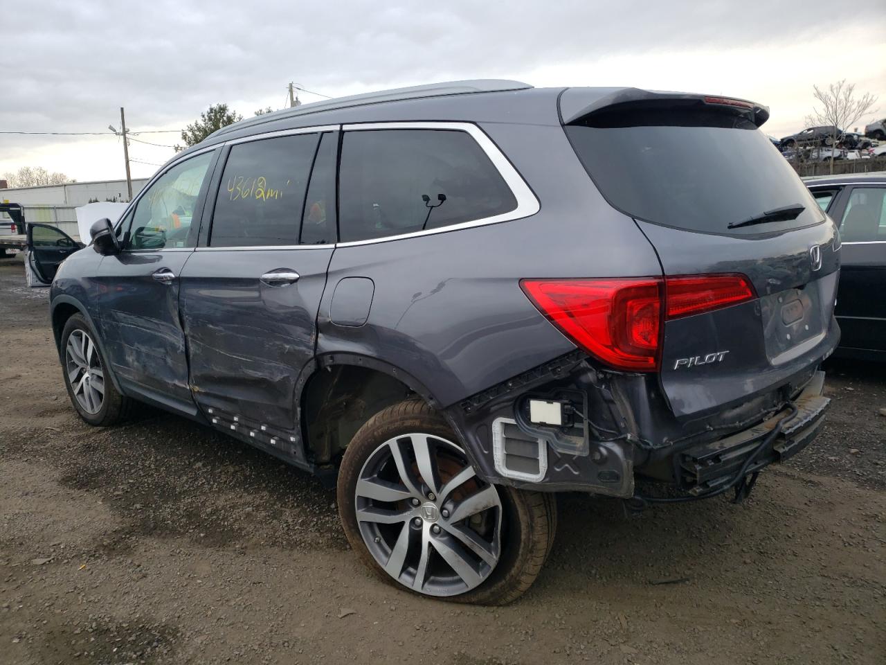 Photo 3 from auction – 2018 HONDA PILOT ELIT with VIN 5FNYF6H03JB002885
