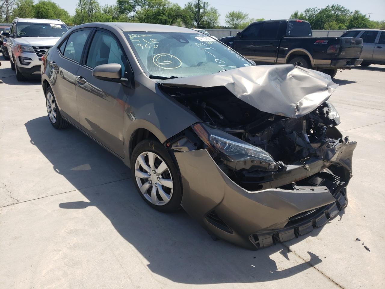 TOYOTA COROLLA L 2018 with VIN 2T1BURHE1JC069577 - Photo from auction