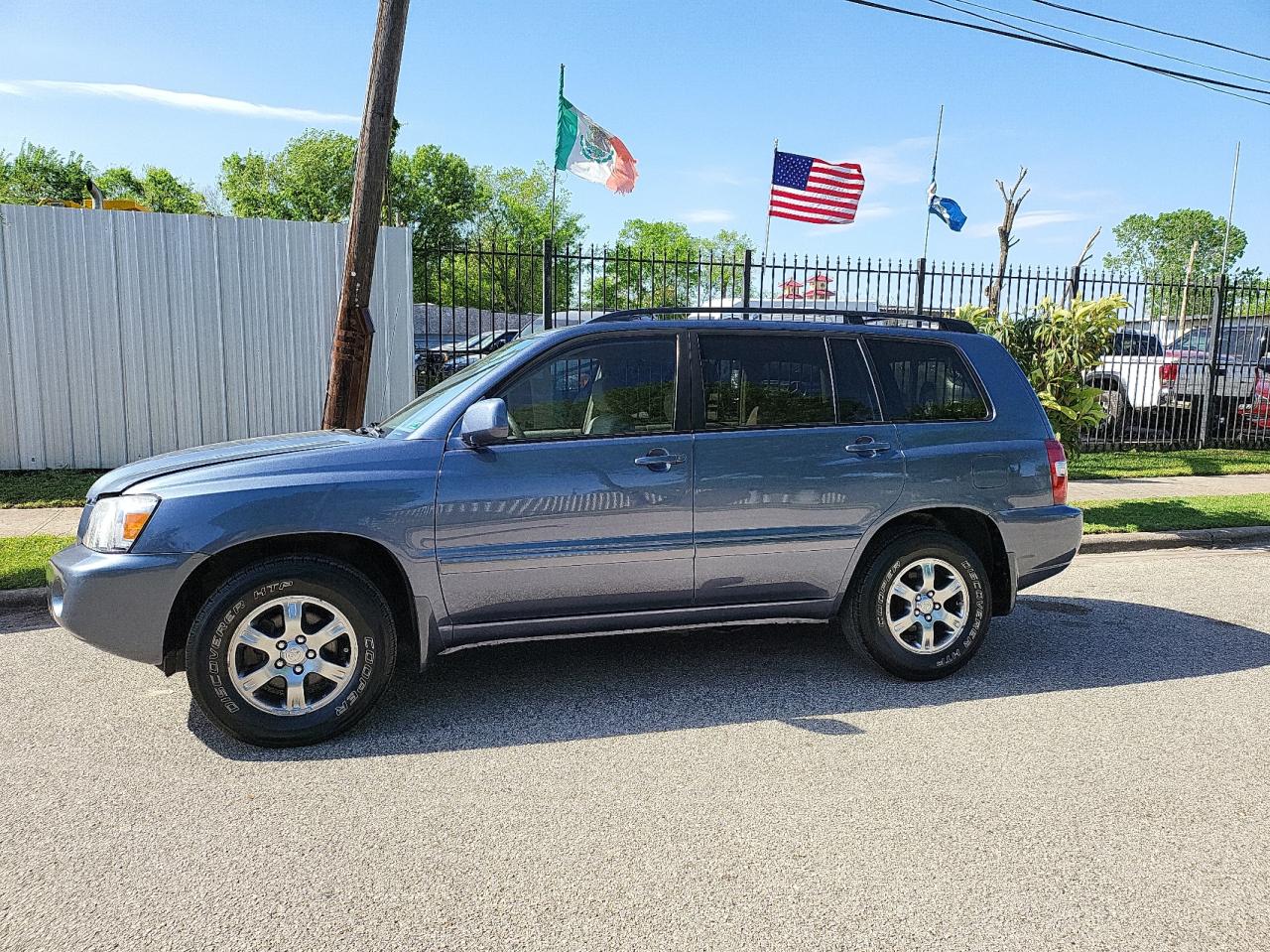 Photo 2 from auction – 2004 TOYOTA HIGHLANDER with VIN JTEGP21A140015783