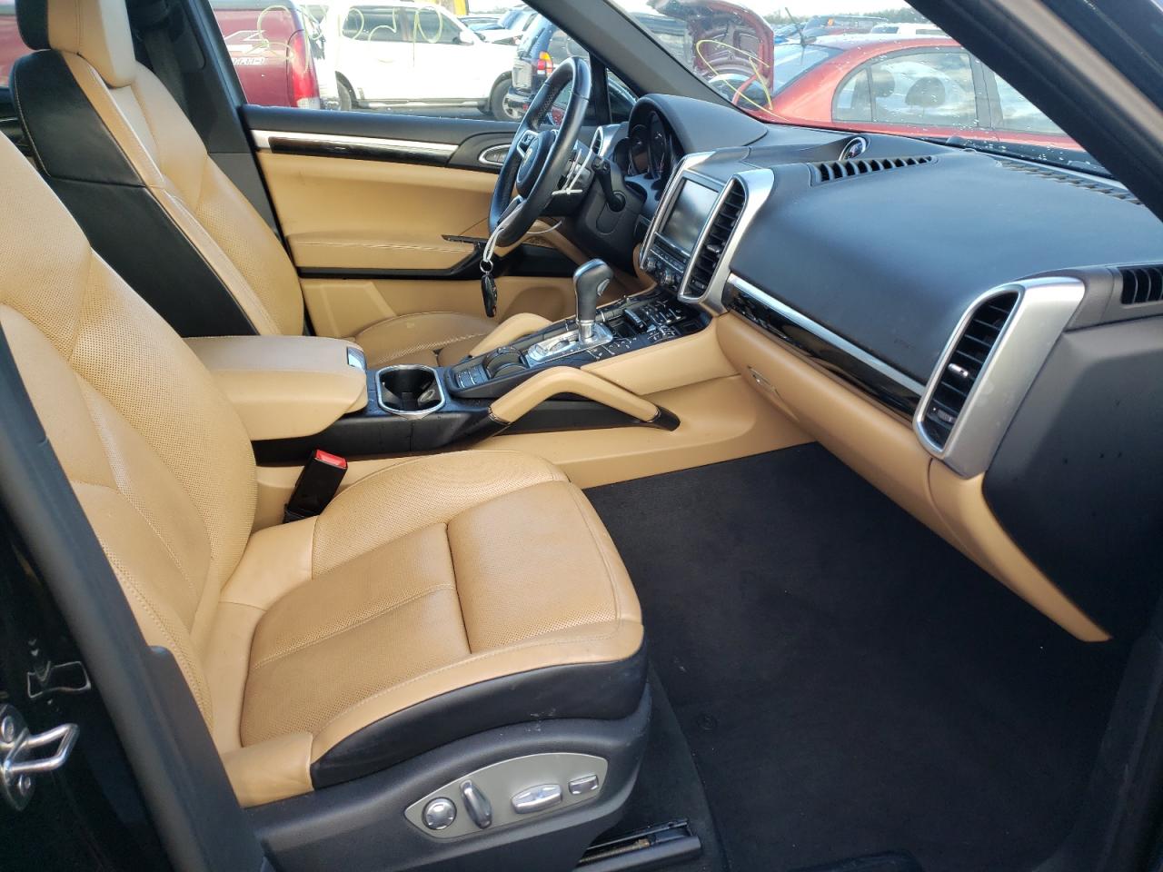 Photo 5 from auction – 2016 PORSCHE CAYENNE with VIN WP1AA2A2XGKA08441