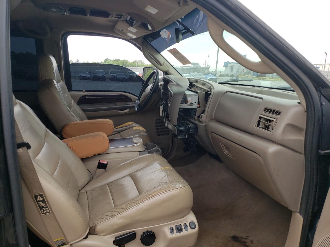 Photo 5 from auction – 2003 FORD EXCURSION with VIN 1FMNU43S33EA92139