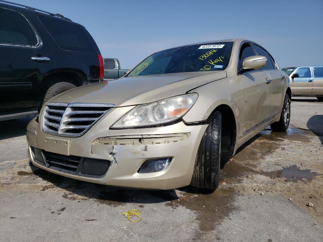 Photo 2 from auction – 2011 HYUNDAI GENESIS 4. with VIN KMHGC4DFXBU130077