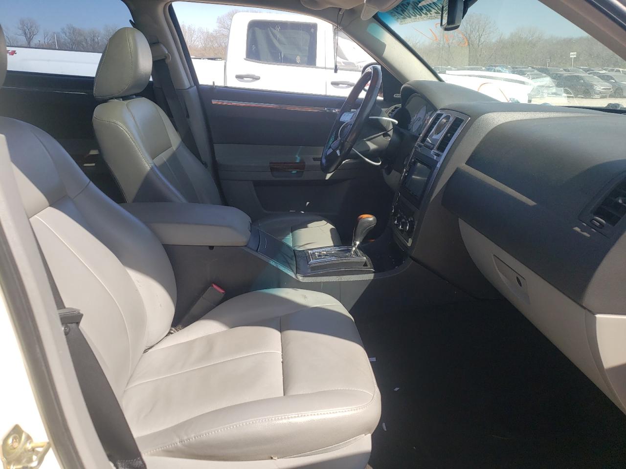 Photo 5 from auction – 2006 CHRYSLER 300 LIMITE with VIN 2C3KK53G76H137924
