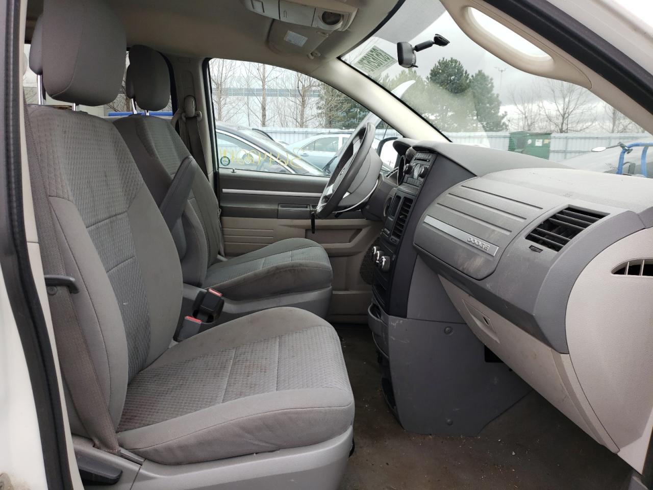Photo 5 from auction – 2010 DODGE GRAND CARA with VIN 2D4RN4DE6AR437405