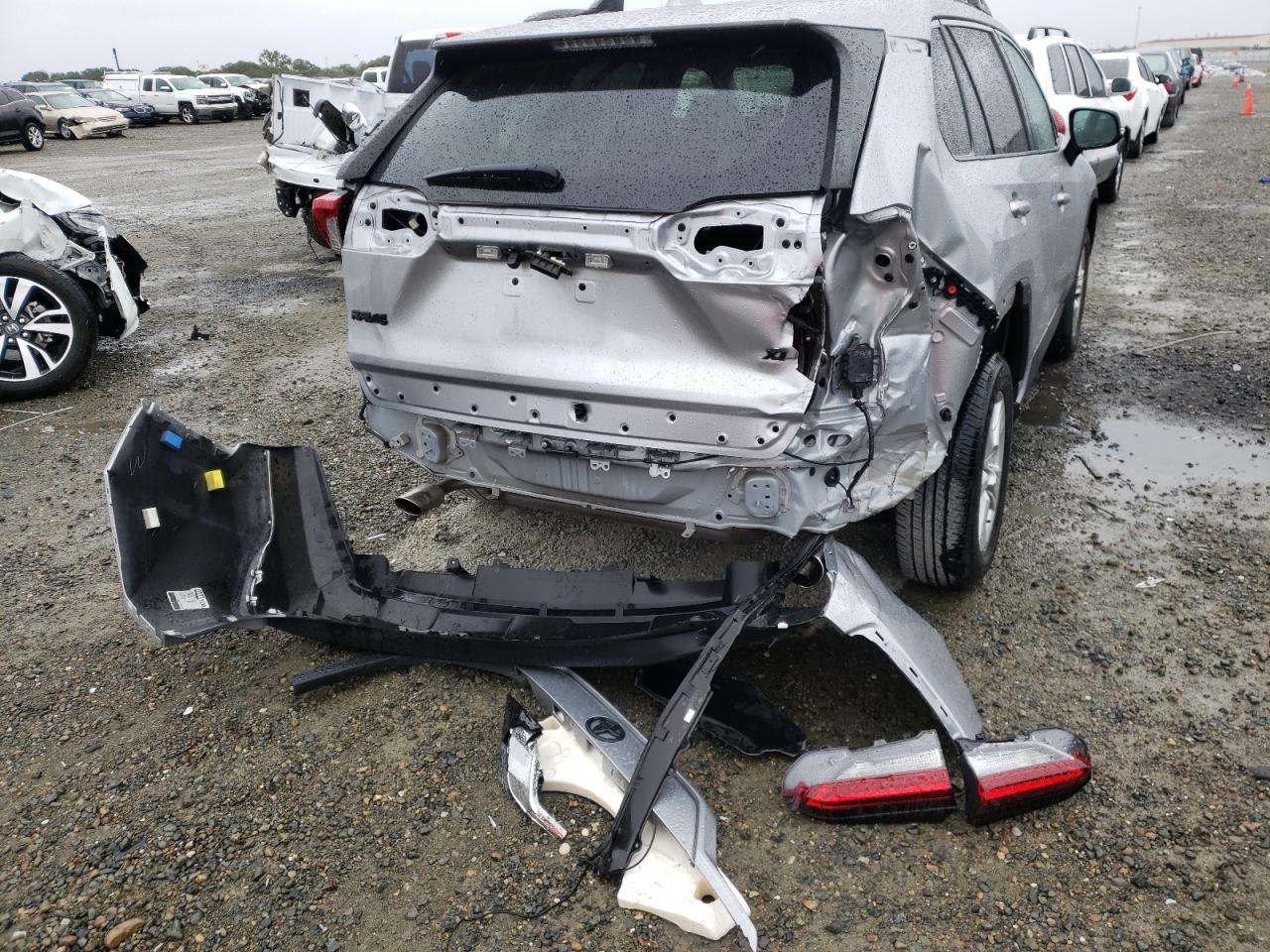 Photo 9 from auction – 2019 TOYOTA RAV4 XLE with VIN 2T3W1RFV5KC012773