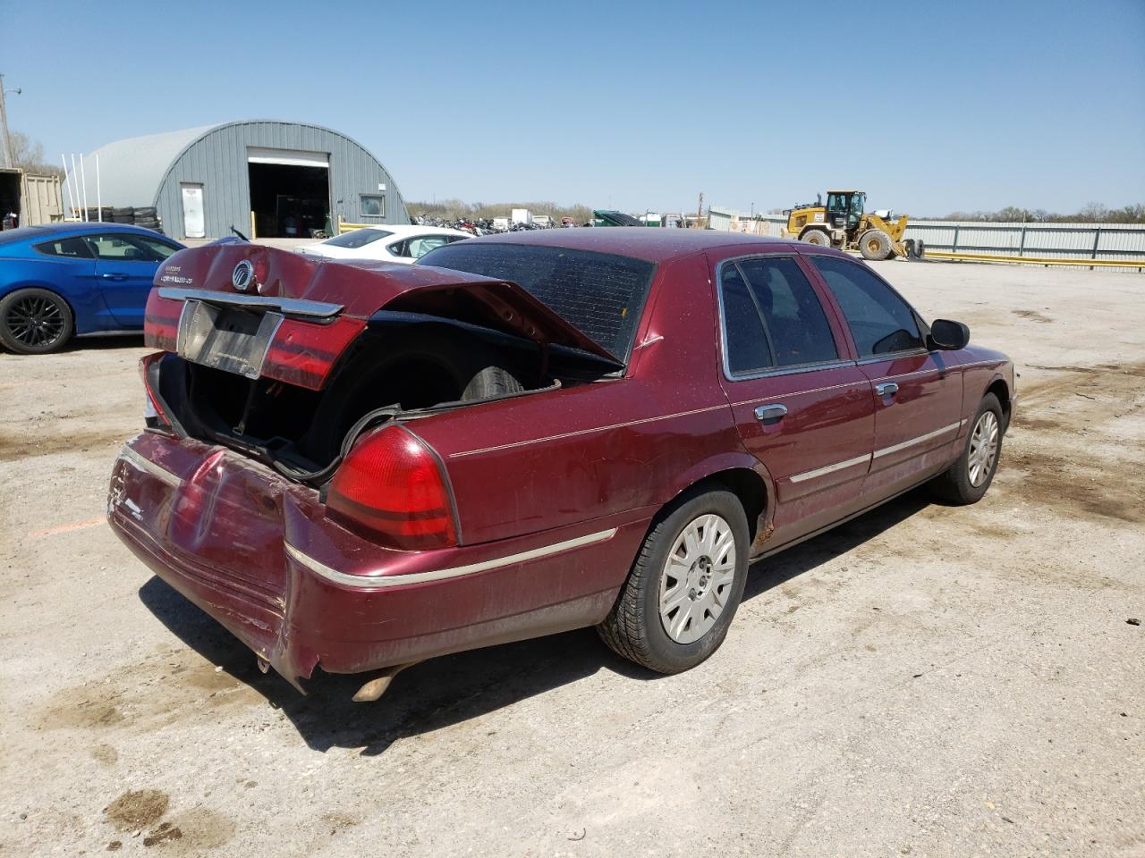 Photo 4 from auction – 2004 MERCURY GRAND MARQ with VIN 2MEFM74W84X660444
