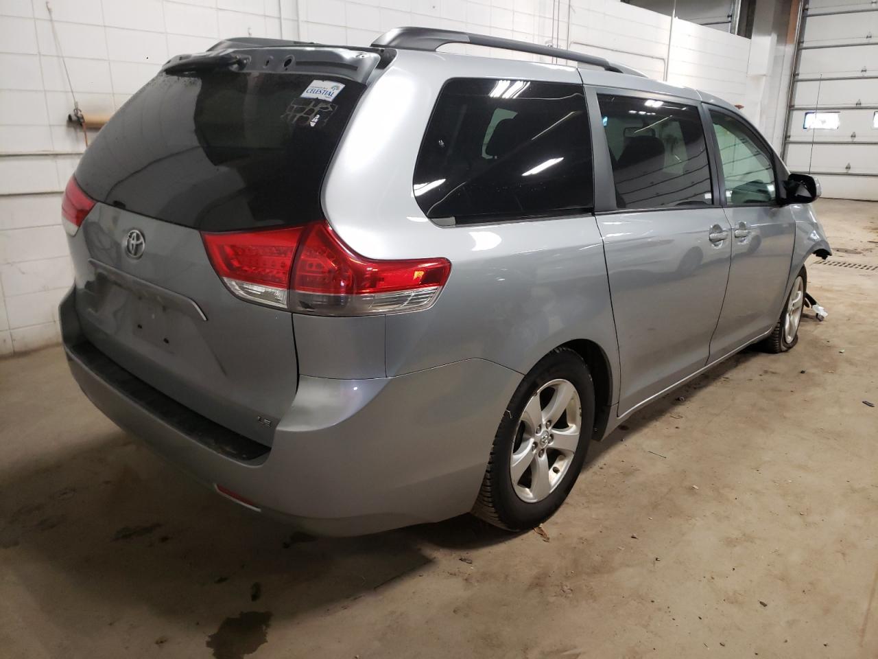 Photo 4 from auction – 2014 TOYOTA SIENNA LE with VIN 5TDKK3DC6ES486617
