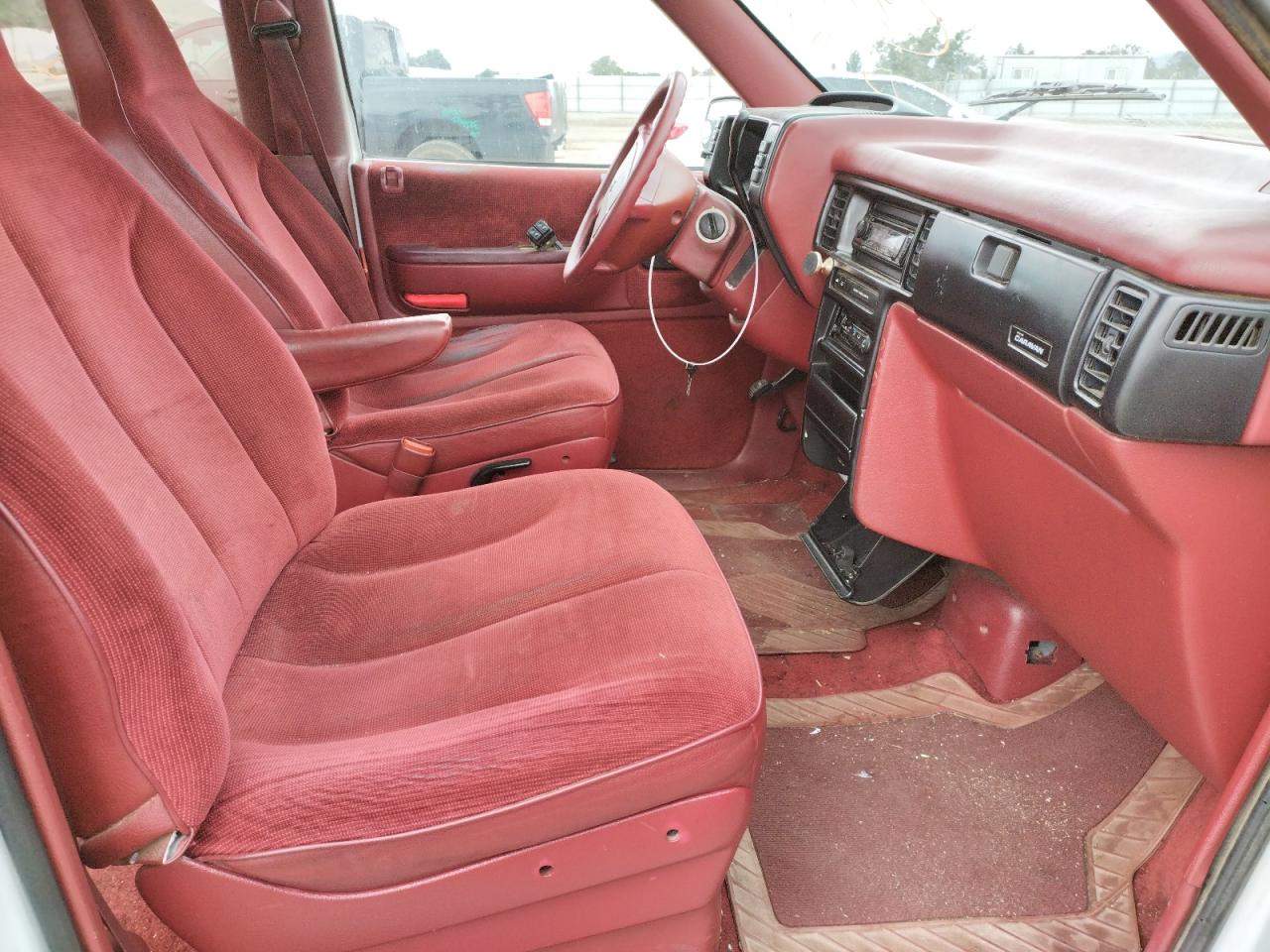 Photo 5 from auction – 1993 DODGE CARAVAN SE with VIN 2B4GH45R7PR397368