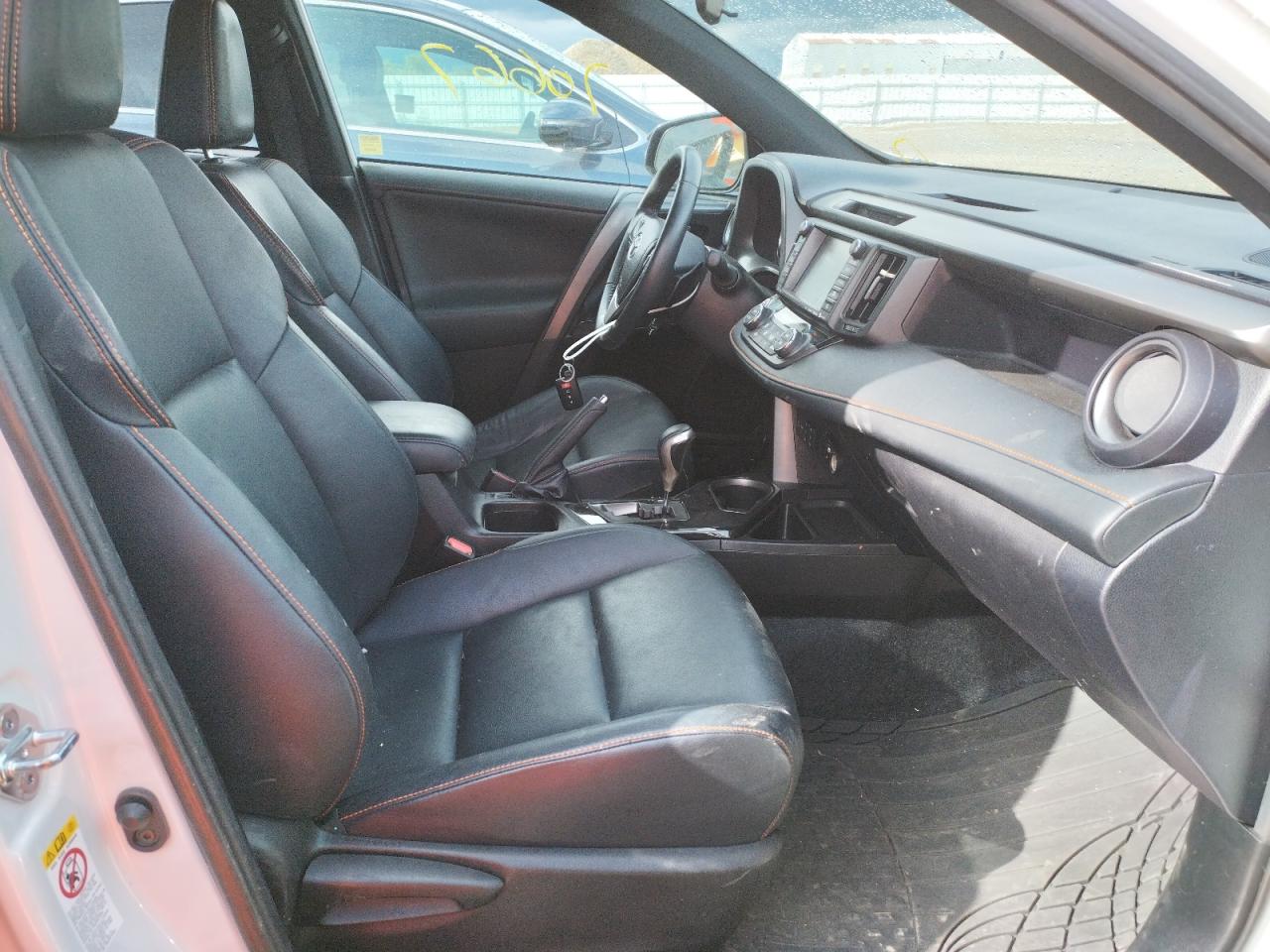 Photo 5 from auction – 2016 TOYOTA RAV4 SE with VIN 2T3JFREV3GW477653